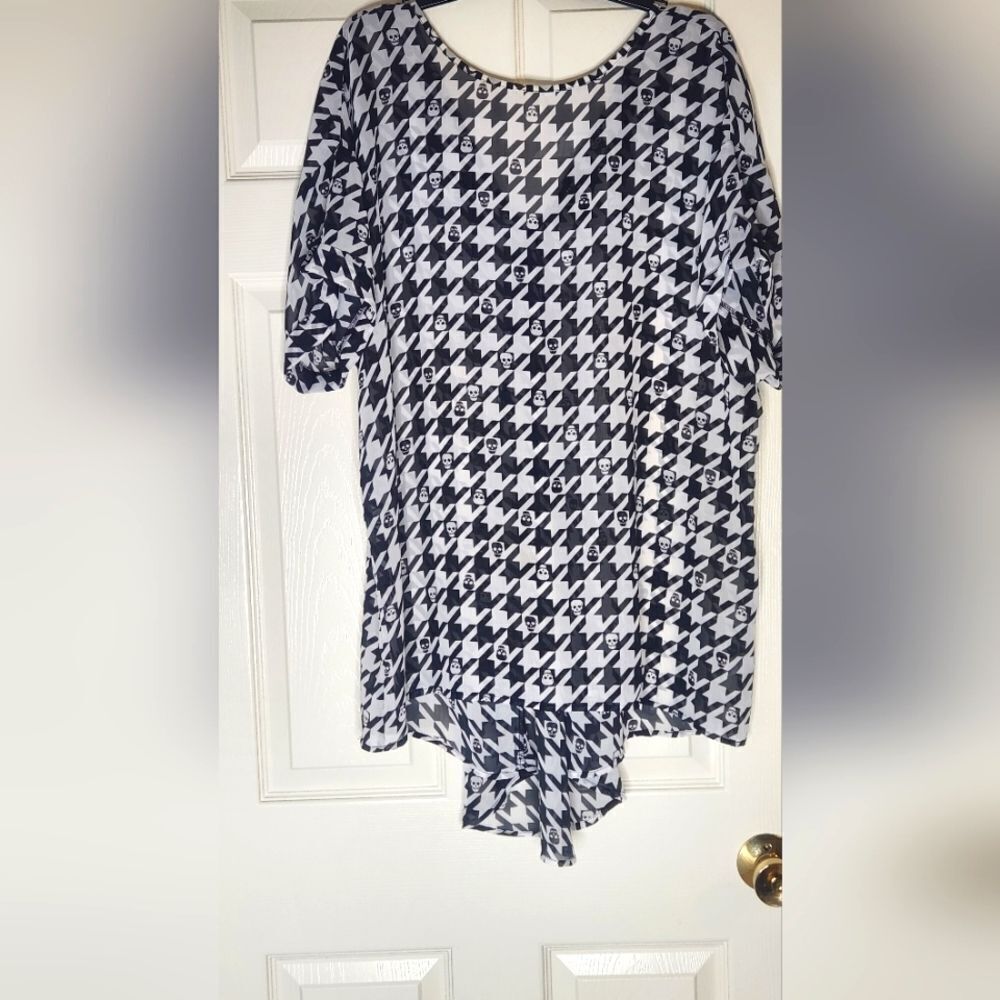 Heartsoul 1X White Black Houndstooth Scalpers Shrtslv  Women's Shirt Beach Wrap